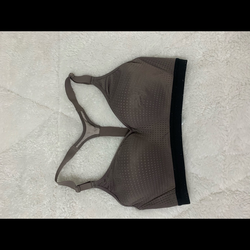 Victoria’s Secret 34C sport bra
